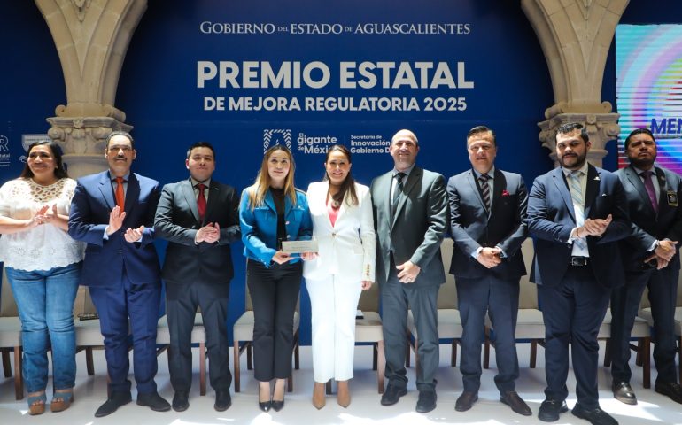 TERE JIMÉNEZ RECONOCE PROYECTOS QUE IMPULSAN TRÁMITES MÁS EFICIENTES CON EL PREMIO ESTATAL DE MEJORA REGULATORIA