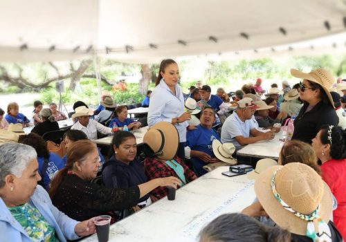 Una tarde con nuestras abuelitas y abuelitos no la cambian por nada 🧺💛