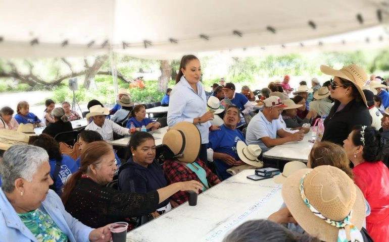 Una tarde con nuestras abuelitas y abuelitos no la cambian por nada 🧺💛