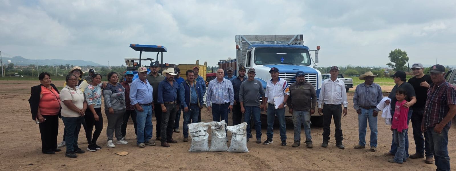 ENTREGAN COMPOSTA A PRODUCTORES DE JESÚS MARÍA