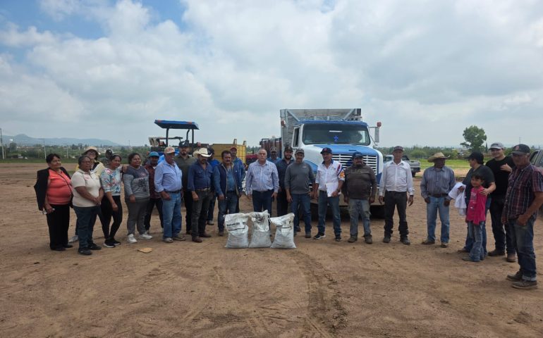 ENTREGAN COMPOSTA A PRODUCTORES DE JESÚS MARÍA