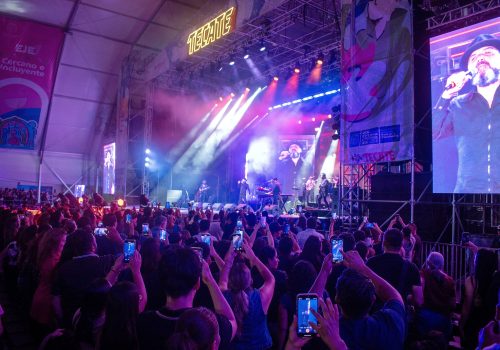 REYLI BARBA ENAMORA AL PÚBLICO EN LA FERIA DE LOS CHICAHUALES