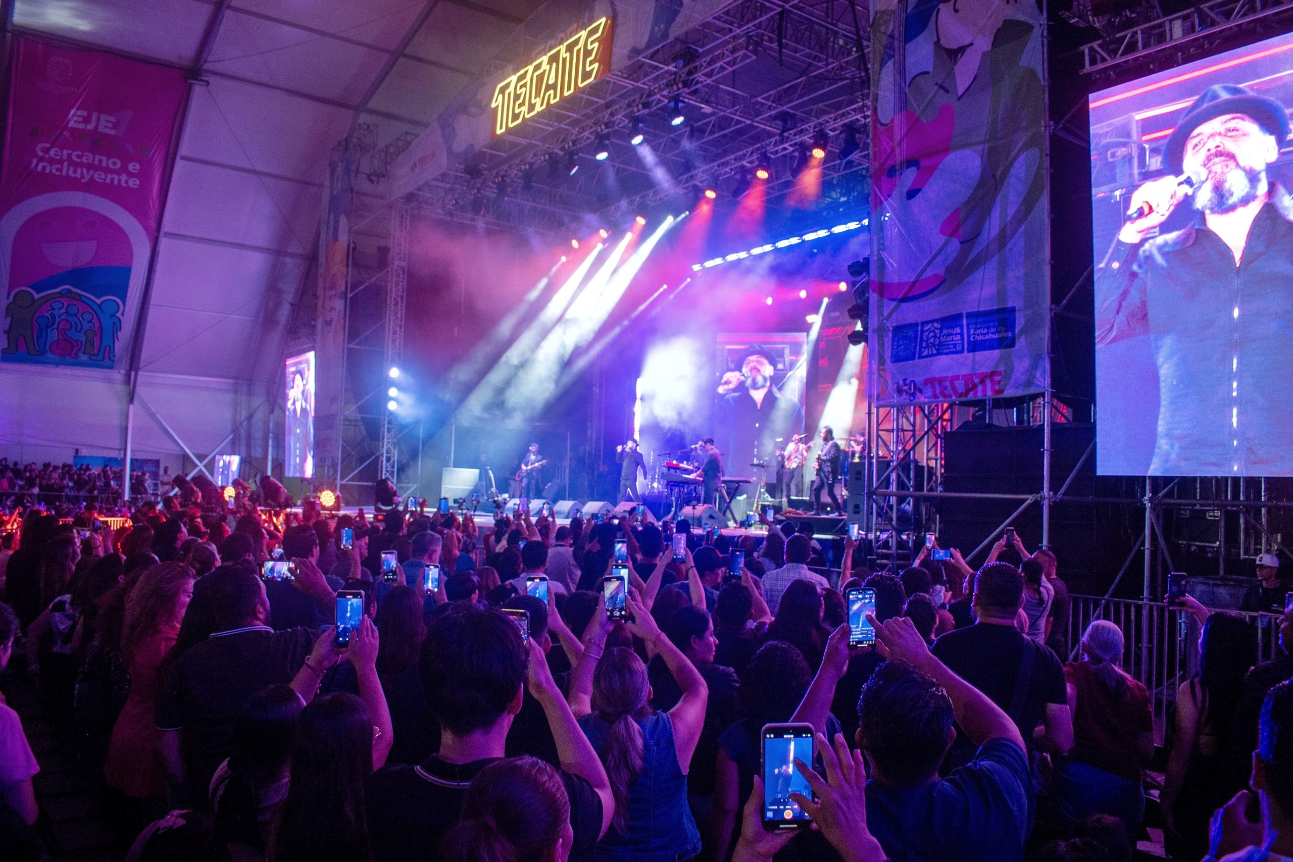 REYLI BARBA ENAMORA AL PÚBLICO EN LA FERIA DE LOS CHICAHUALES
