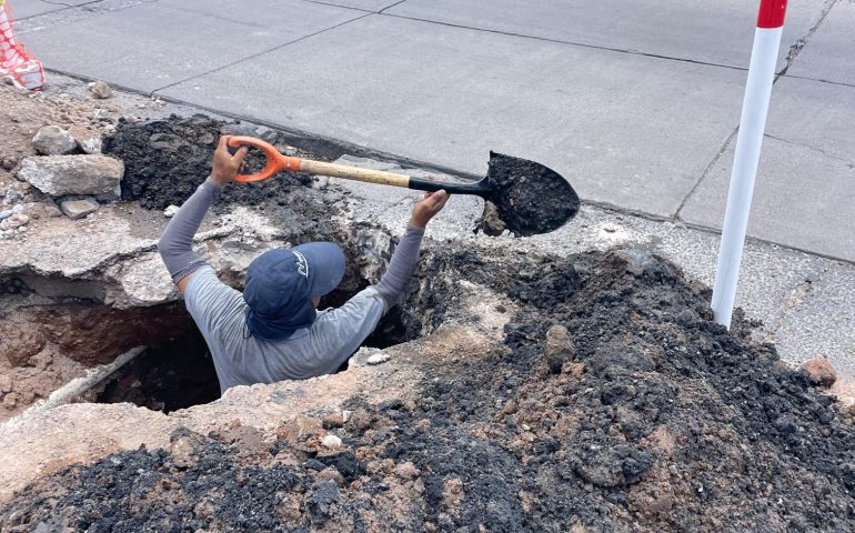 ✅👷 El daño de un tramo de la tubería de alcantarillado originó, un incorrecto flujo de agua negra, realizaremos la rehabilitación correspondiente para solucionar el problema. 🚧🕳️🚧