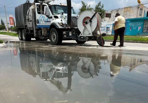 👷🏻♂️🔧✅Seguimos atendiendo los reportes de registro de drenaje para remover los taponamientos ocasionados por basura y otros residuos