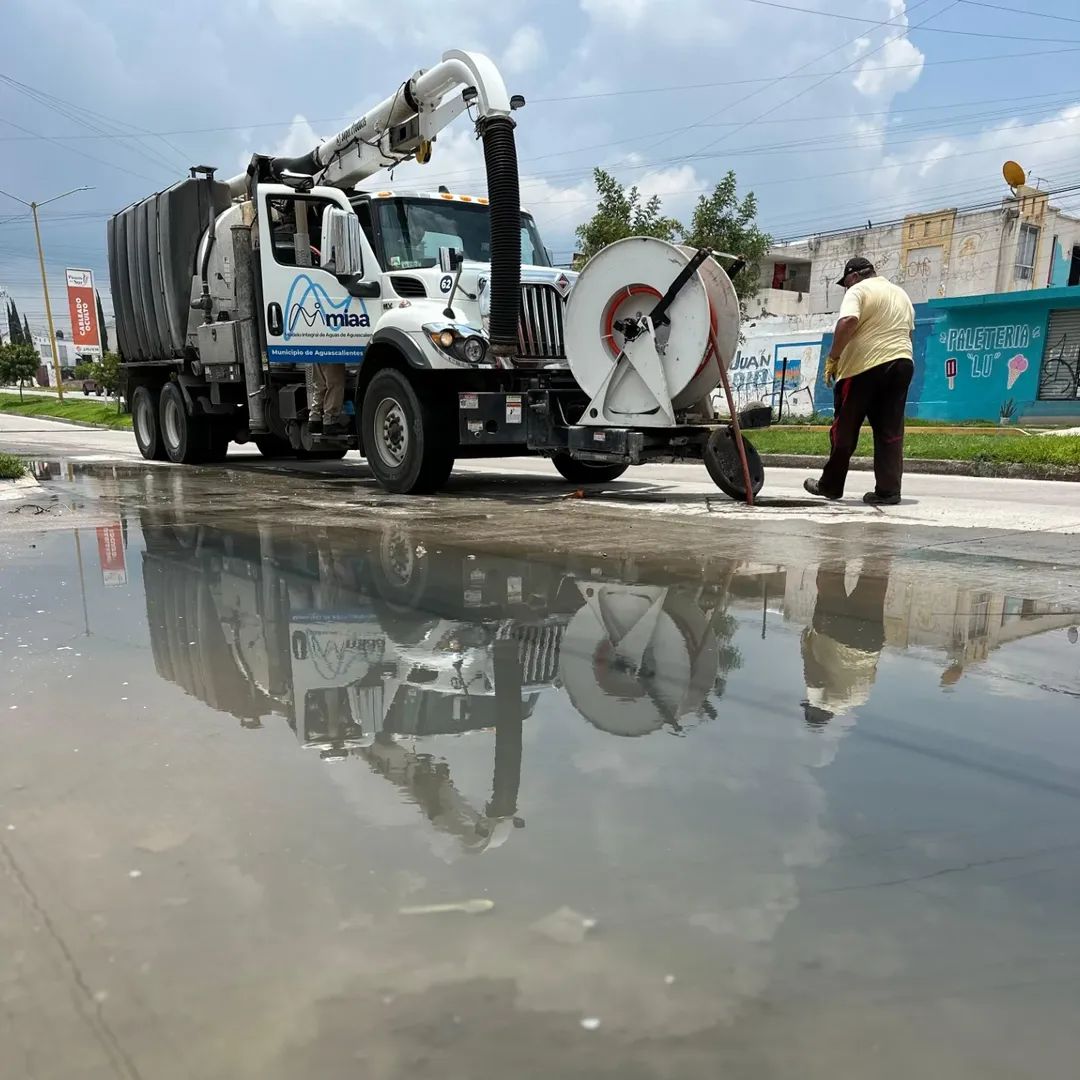 👷🏻‍♂️🔧✅Seguimos atendiendo los reportes de registro de drenaje para remover los taponamientos ocasionados por basura y otros residuos