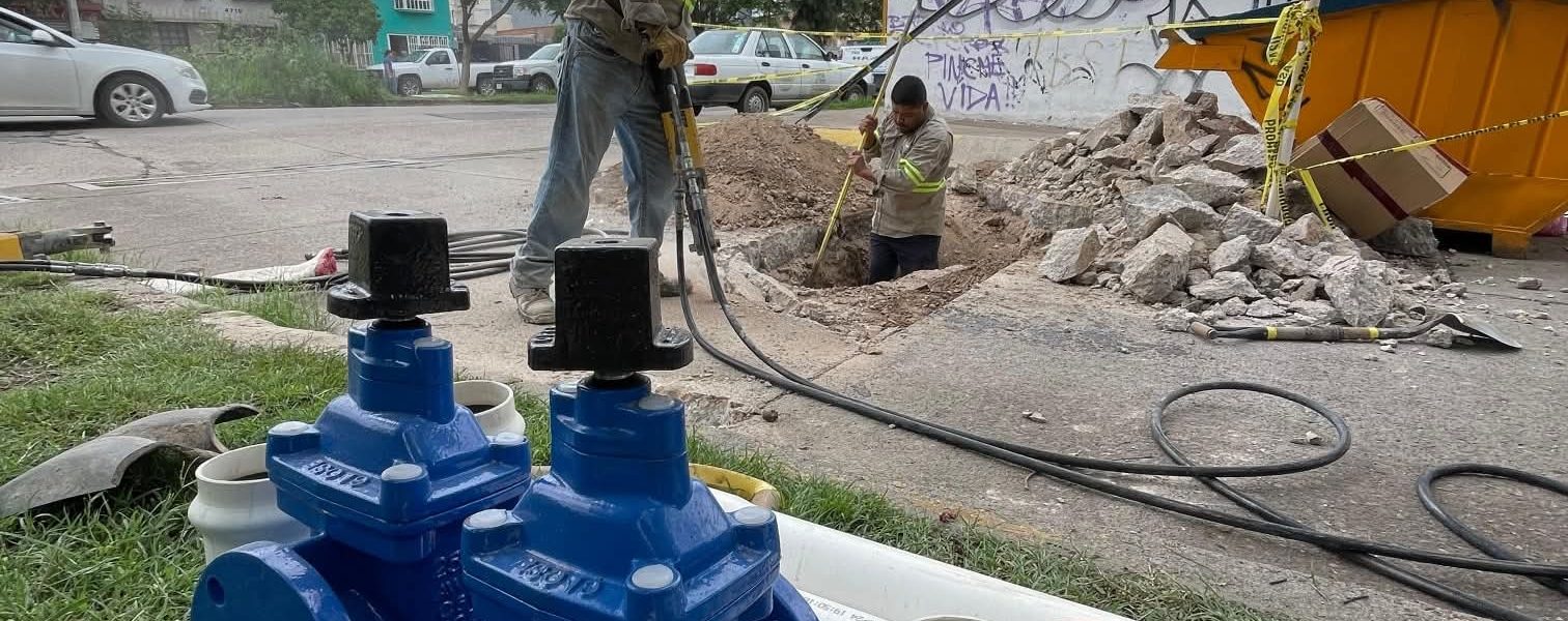 ✅👷 Realizaremos una interconexión en la línea central de agua potable para brindar un mejor abasto y servicio a los usuarios. 👍🔧💧