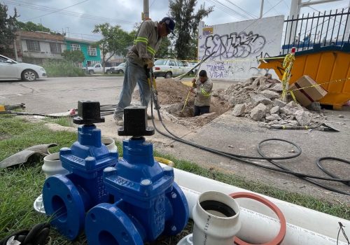 ✅👷 Realizaremos una interconexión en la línea central de agua potable para brindar un mejor abasto y servicio a los usuarios. 👍🔧💧