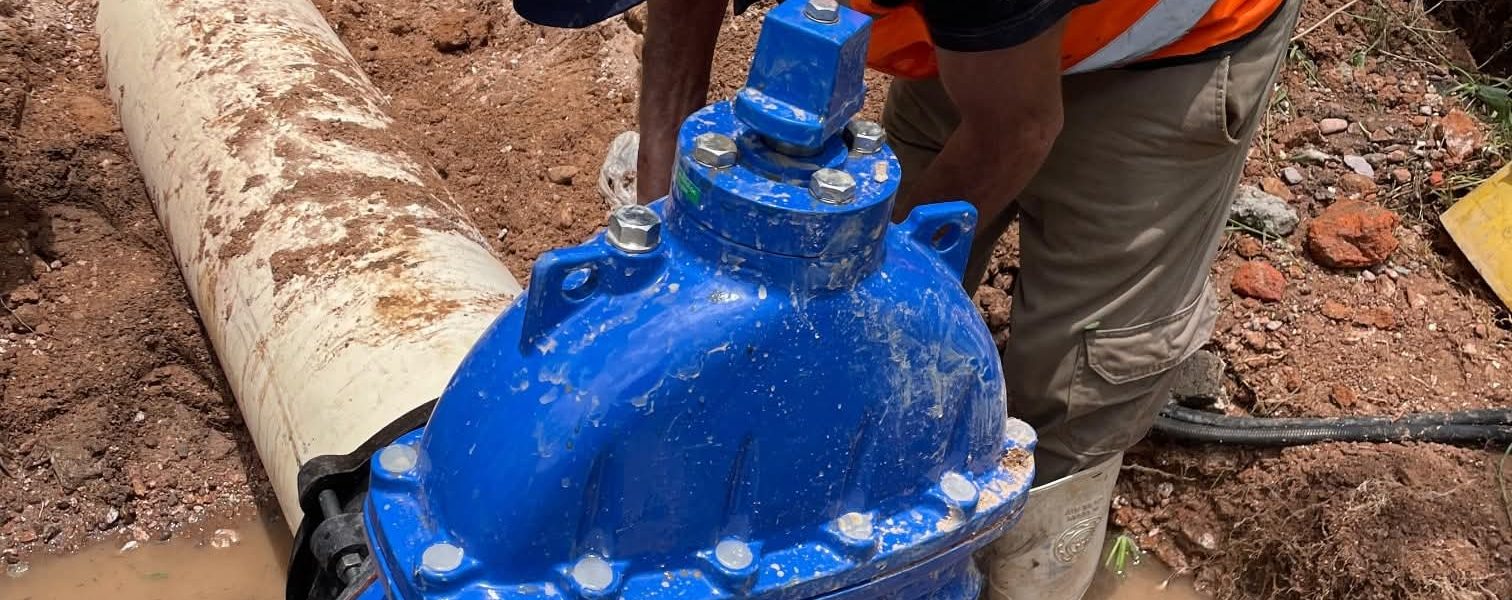 ✅👷 Realizamos la instalación de una válvula compuerta de 14 pulgadas, con la cual brindaremos un mejor abasto y servicio de agua potable. 💧🔧👍