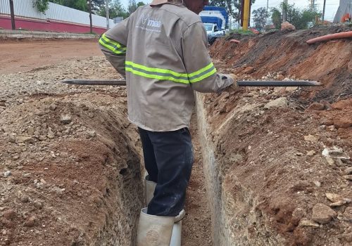 ✅👷 Realizamos la instalación de un tramo de tubería para brindar un mejor servicio y abasto de agua potable. 💧🔧👍