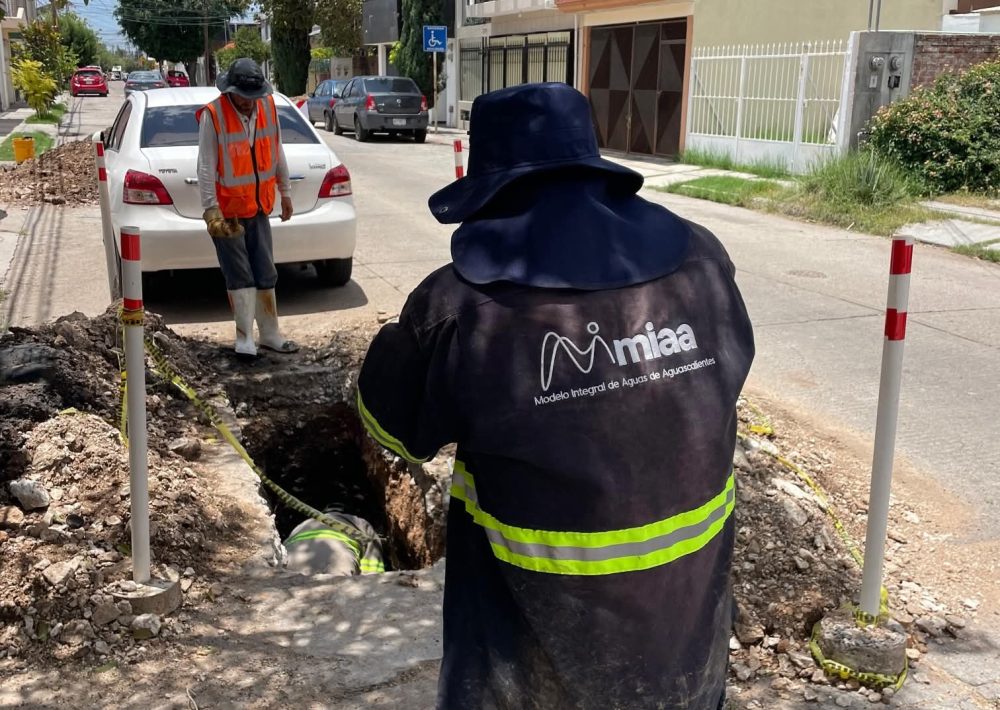 ✅👷 Realizamos los trabajos necesarios para la rehabilitación de la red central de alcantarillado.⚠️🚧🕳️