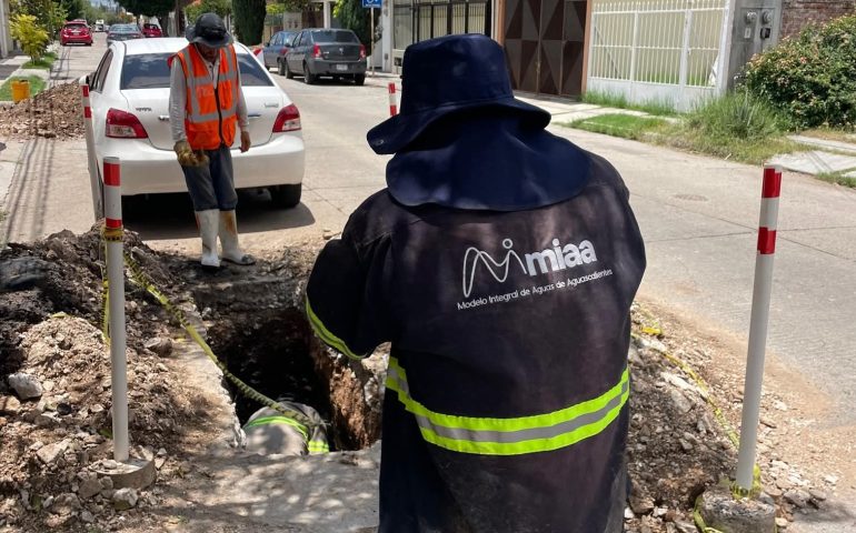 ✅👷 Realizamos los trabajos necesarios para la rehabilitación de la red central de alcantarillado.⚠️🚧🕳️
