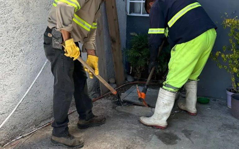 ✅👷 Tras un reporte por instrucción en un domicilio particular, nuestro equipo operativo acudió a hacer la revisión para verificar que se encontraba en buenas condiciones⚠️🚧🕳️