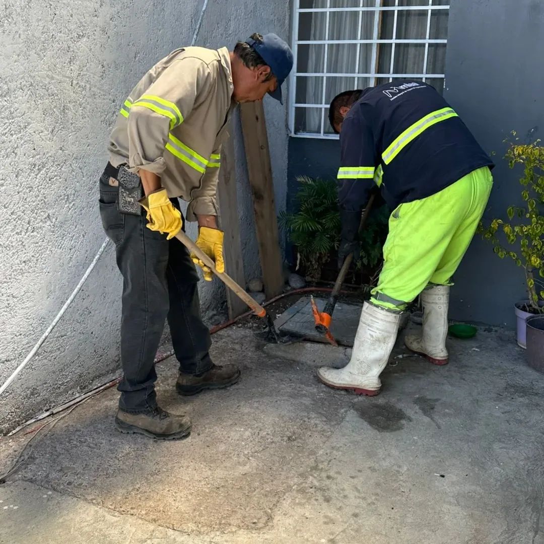 ✅👷 Tras un reporte por instrucción en un domicilio particular, nuestro equipo operativo acudió a hacer la revisión para verificar que se encontraba en buenas condiciones⚠️🚧🕳️