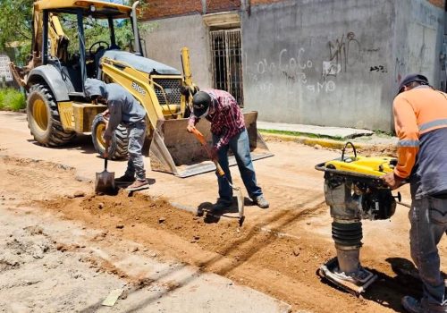 🪨 Nos encontramos preparando la conclusión de esta obra de rehabilitación de la red sanitaria en la calle Revolución.