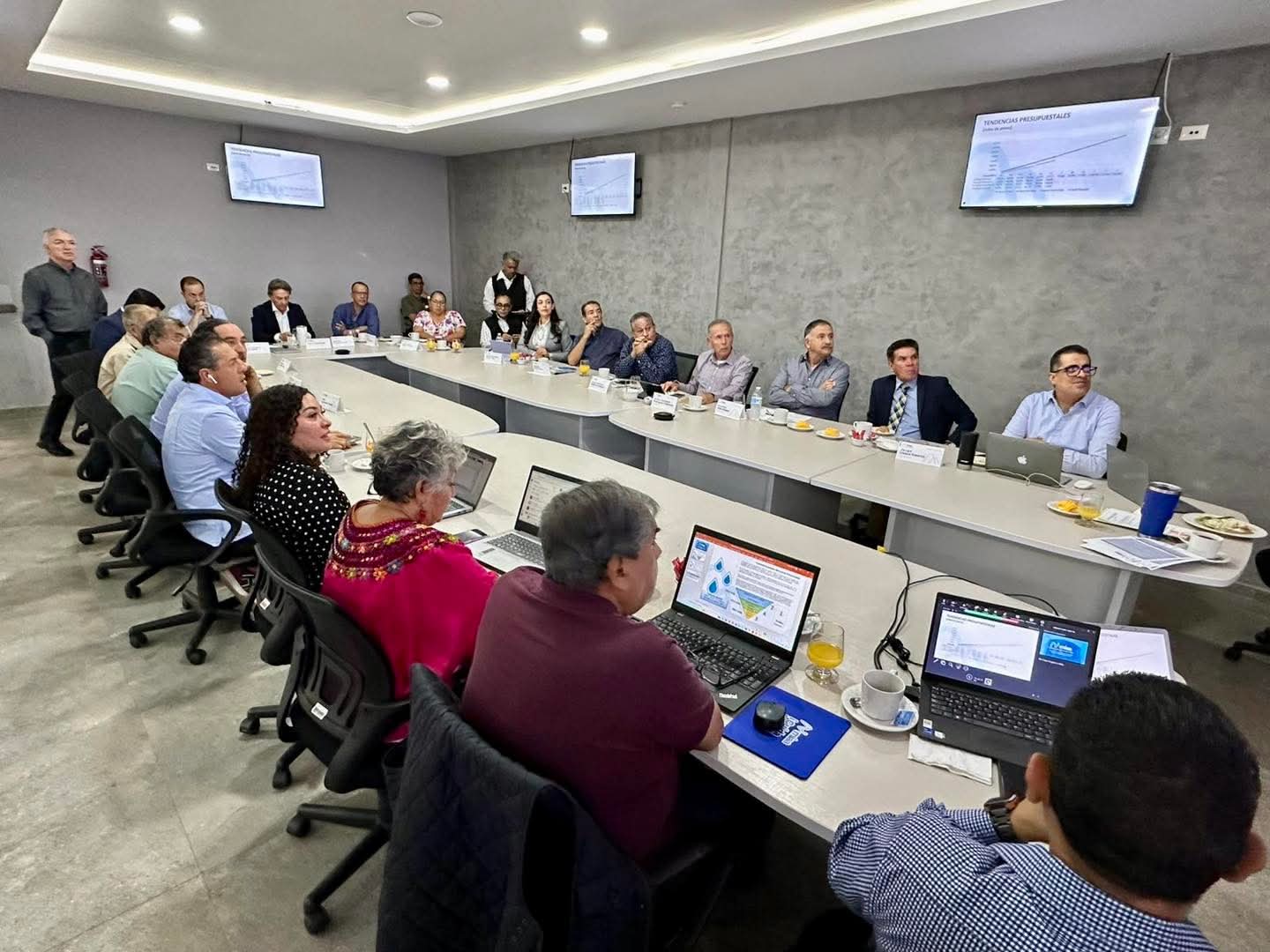 🧑🏻🎓✅Como cada mes, el Consejo Ciudadano de MIAA sesionó con el propósito de buscar y analizar estrategias que sumen al bienestar de las y los usuarios del agua potable y alcantarillado del municipio de Aguascalientes