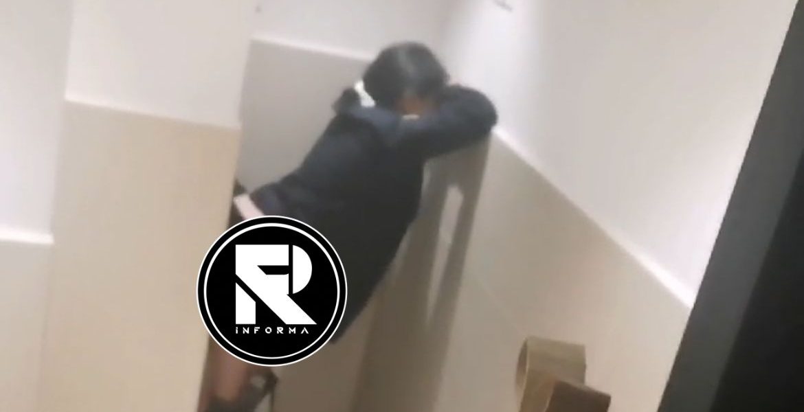 ¡OTROS POLICÍAS CACHONDOS! VIDEO ÍNTIMO EN BAÑO PÚBLICO SE HACE VIRAL 🚓🔥