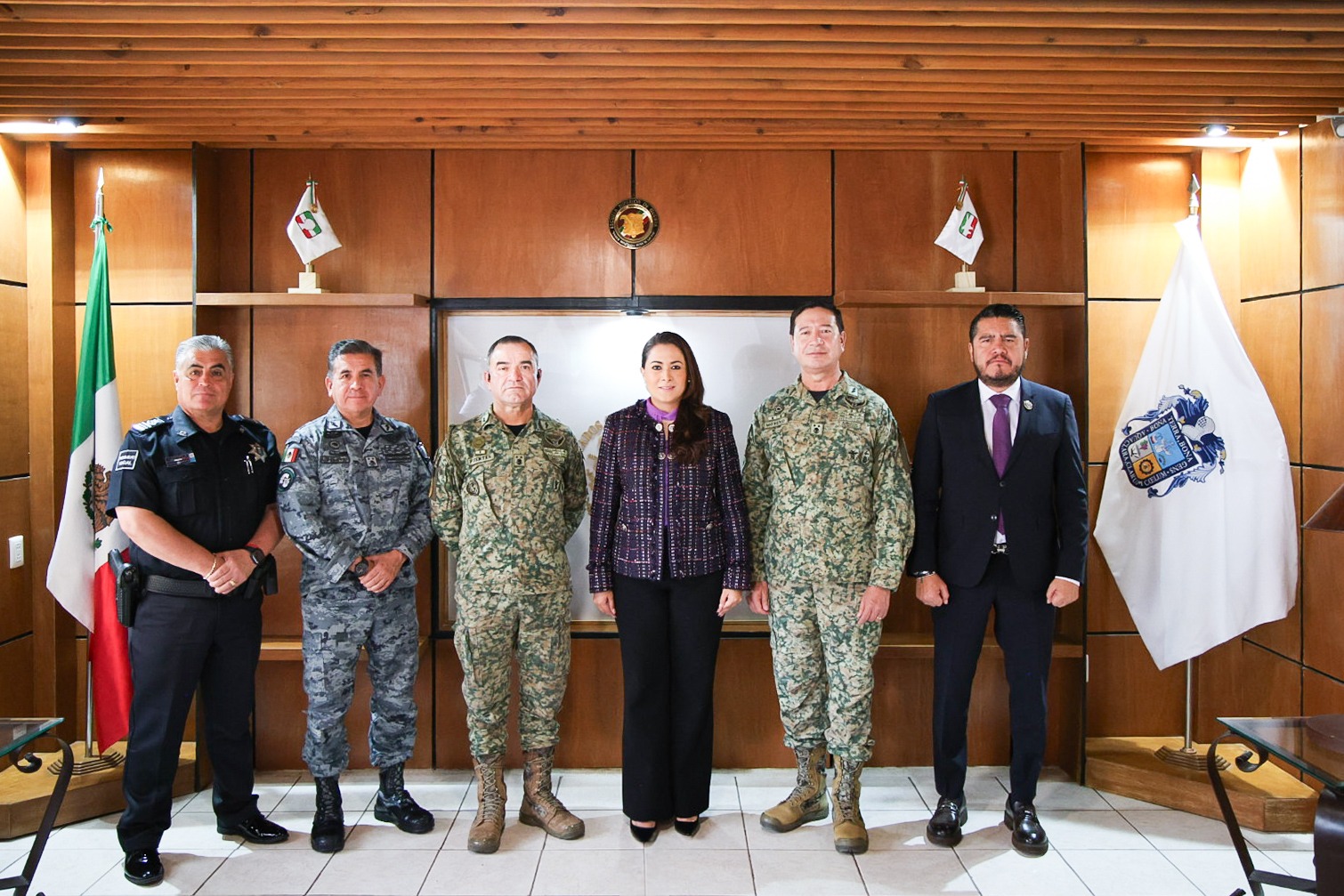 TERE JIMÉNEZ SE REÚNE CON NUEVO COMANDANTE DE LA V REGIÓN MILITAR PARA REFORZAR SEGURIDAD EN LA ZONA CENTRO-OCCIDENTE