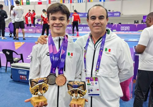 Obed Martínez, atleta de Aguascalientes, conquistó dos medallas en Asunción 2025: plata en Taekwondo Poomsae Tradicional y bronce en la categoría mixta.