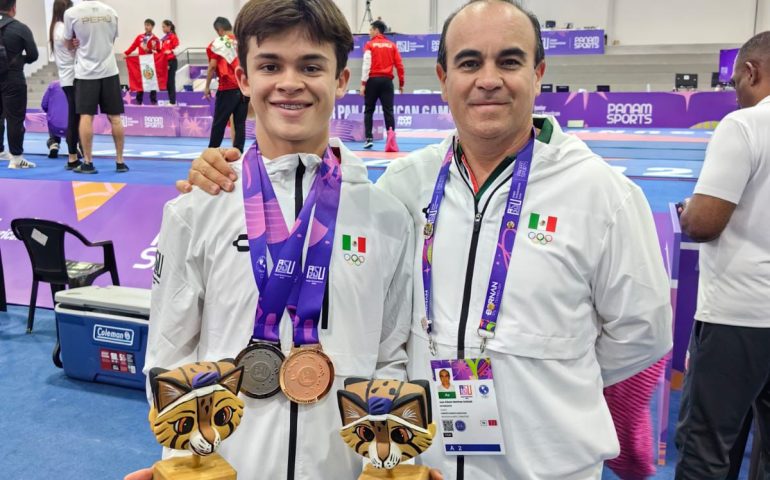 Obed Martínez, atleta de Aguascalientes, conquistó dos medallas en Asunción 2025: plata en Taekwondo Poomsae Tradicional y bronce en la categoría mixta.