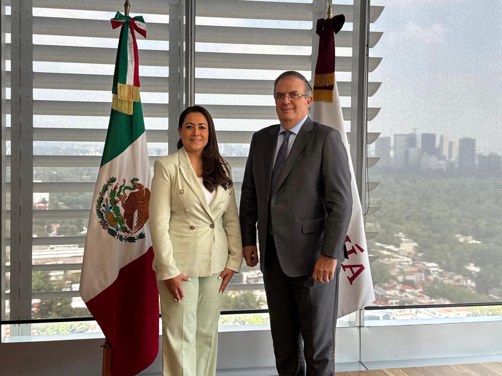 SE REÚNE TERE JIMÉNEZ CON EL SECRETARIO DE ECONOMÍA FEDERAL, MARCELO EBRARD