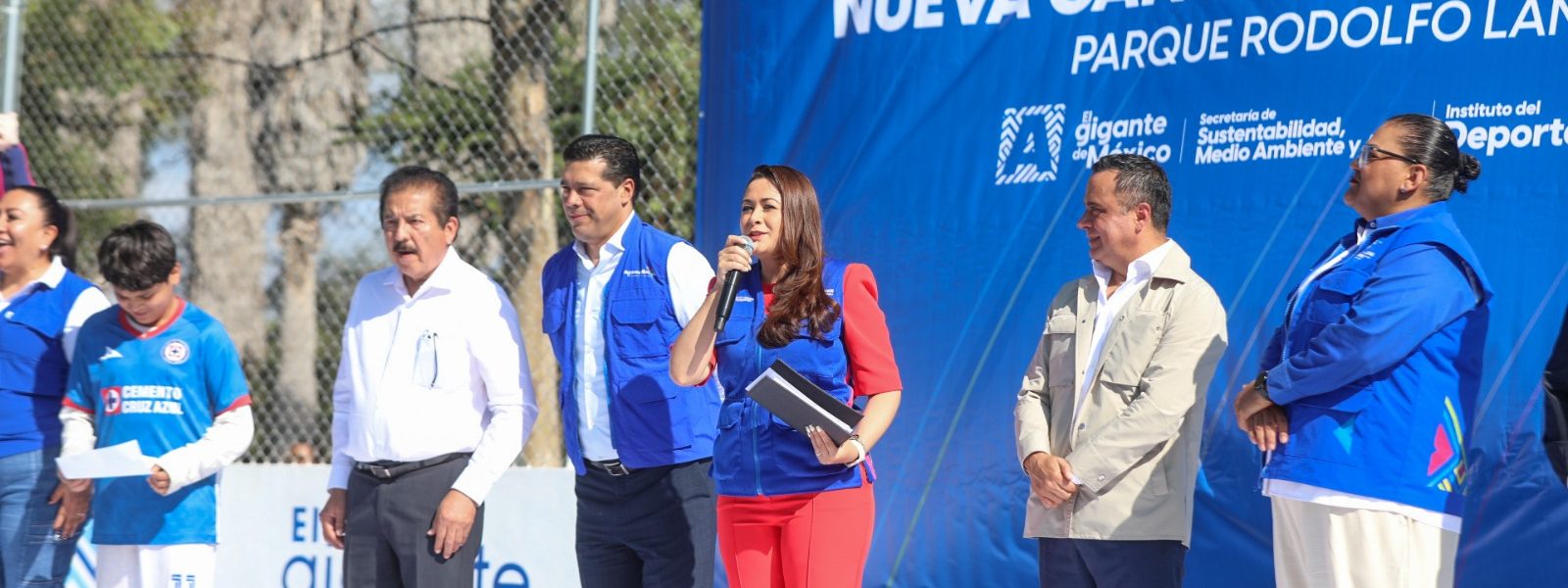 TERE JIMÉNEZ Y CEMENTOS CRUZ AZUL INAUGURAN NUEVA CANCHA DE FUTBOL 7 EN EL PARQUE RODOLFO LANDEROS
