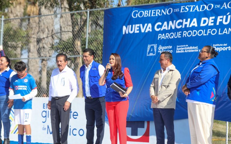 TERE JIMÉNEZ Y CEMENTOS CRUZ AZUL INAUGURAN NUEVA CANCHA DE FUTBOL 7 EN EL PARQUE RODOLFO LANDEROS