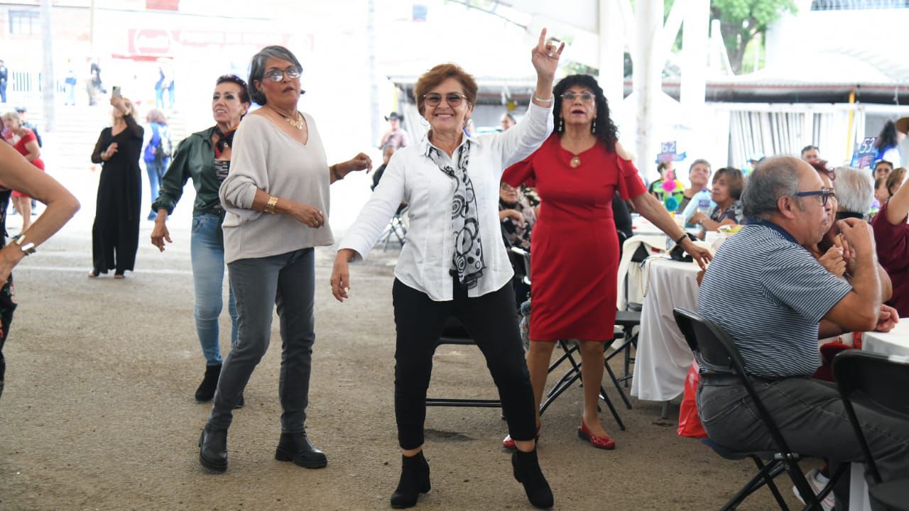 DIF ESTATAL CELEBRA A MÁS DE MIL 500 ABUELITAS Y ABUELITOS EN SU DÍA
