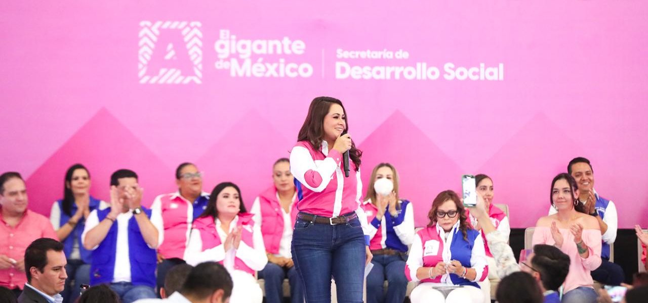 ENTREGA TERE JIMÉNEZ TARJETAS ROSAS A MUJERES DE TODO EL ESTADO