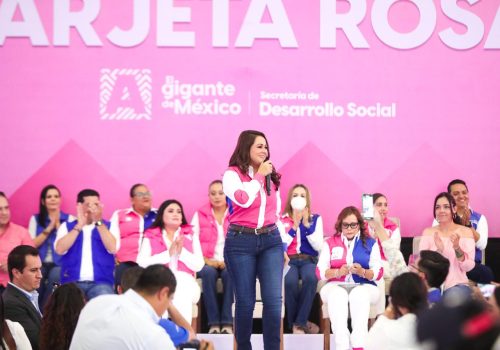 ENTREGA TERE JIMÉNEZ TARJETAS ROSAS A MUJERES DE TODO EL ESTADO
