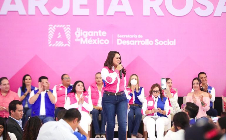 ENTREGA TERE JIMÉNEZ TARJETAS ROSAS A MUJERES DE TODO EL ESTADO