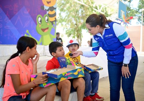 TERE JIMÉNEZ ENTREGA APOYOS ESCOLARES A MÁS DE 3 MIL ESTUDIANTES DE SAN JOSÉ DE GRACIA Y SAN FRANCISCO DE LOS ROMO