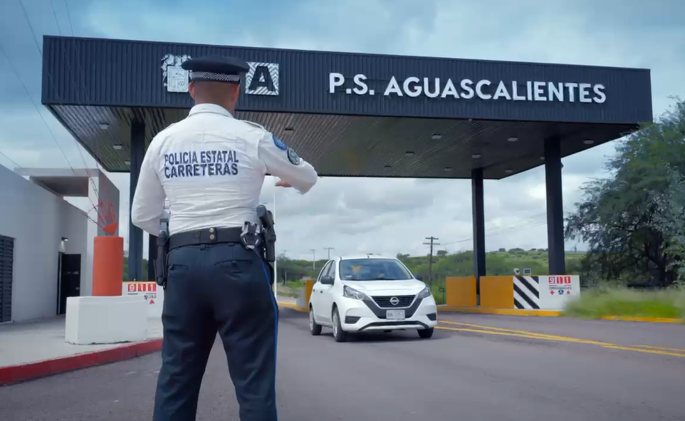 Con las 5 puertas de seguridad ubicadas en Asientos, Calvillo, Cosío, El Llano y salida a México, reforzamos la vigilancia en los accesos principales del estado, blindando nuestras fronteras y garantizando la tranquilidad de las familias de Aguascalientes.