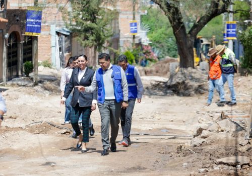 IMPULSA LEO MONTAÑEZ MEJORA DE VIALIDADES EN EL FRACCIONAMIENTO EL RIEGO Y EL BARRIO DE EL LLANITO