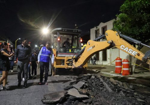 ARRANCA LEO MONTAÑEZ REHABILITACIÓN DE CARPETA ASFÁLTICA DE CALLE VÁZQUEZ DEL MERCADO