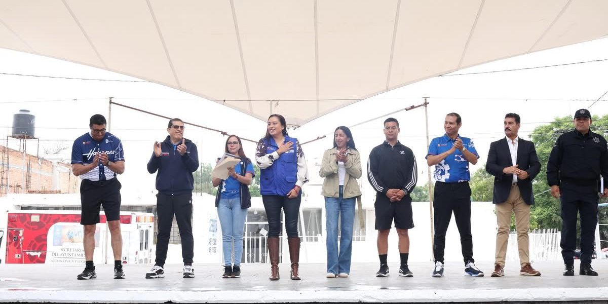 🏃‍♀️✨ En el marco del 17° Aniversario del Instituto Tecnológico de Pabellón de Arteaga, Lucero tuvo el honor de dar el banderazo de salida a la carrera atlética de 5 km, un evento que llenó de energía y entusiasmo las calles. 🎉