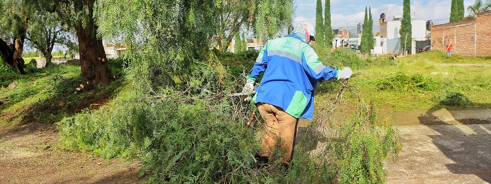 JESÚS MARÍA REFUERZA ACCIONES DE DESMALEZADO PARA GARANTIZAR ESPACIOS MÁS SEGUROS