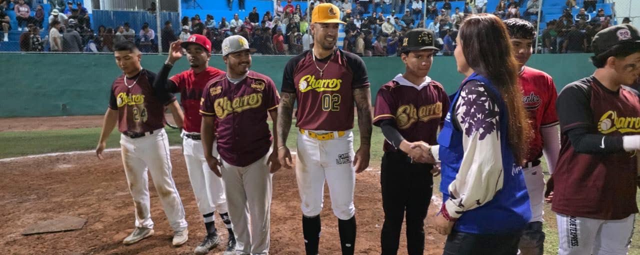 ⚾✨ Gran final de la Liga Nocturna de Béisbol en Pabellón de Arteaga, un espacio que impulsa la convivencia, el deporte y el talento de nuestros equipos locales.