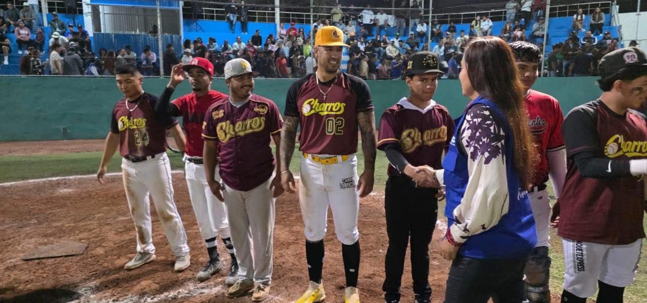 ⚾✨ Gran final de la Liga Nocturna de Béisbol en Pabellón de Arteaga, un espacio que impulsa la convivencia, el deporte y el talento de nuestros equipos locales.