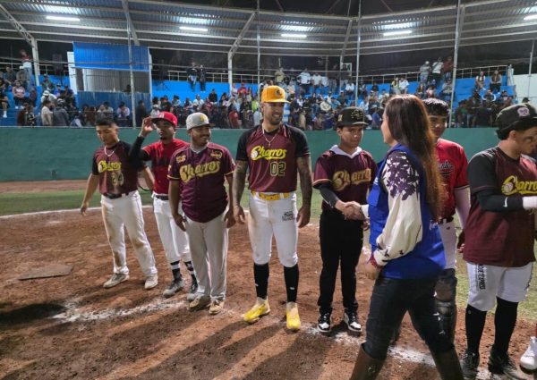 ⚾✨ Gran final de la Liga Nocturna de Béisbol en Pabellón de Arteaga, un espacio que impulsa la convivencia, el deporte y el talento de nuestros equipos locales.