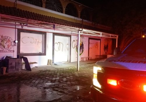 🔥🚨 ¡TERROR EN CIENEGUILLA! Grupo armado incendia centro de rehabilitación y deja siglas del CJNG 😱