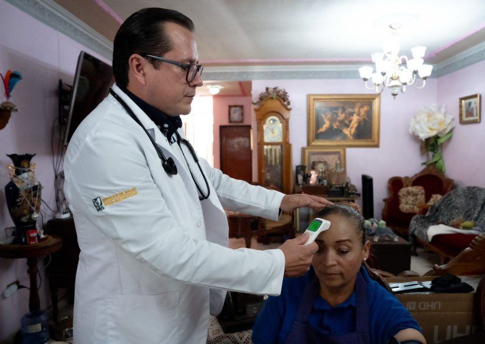 EN AGUASCALIENTES ADULTOS MAYORES, MUJERES CON EMBARAZO DE ALTO RIESGO Y PERSONAS CON DISCAPACIDAD RECIBEN ATENCIÓN MÉDICA EN SU PROPIA CASA