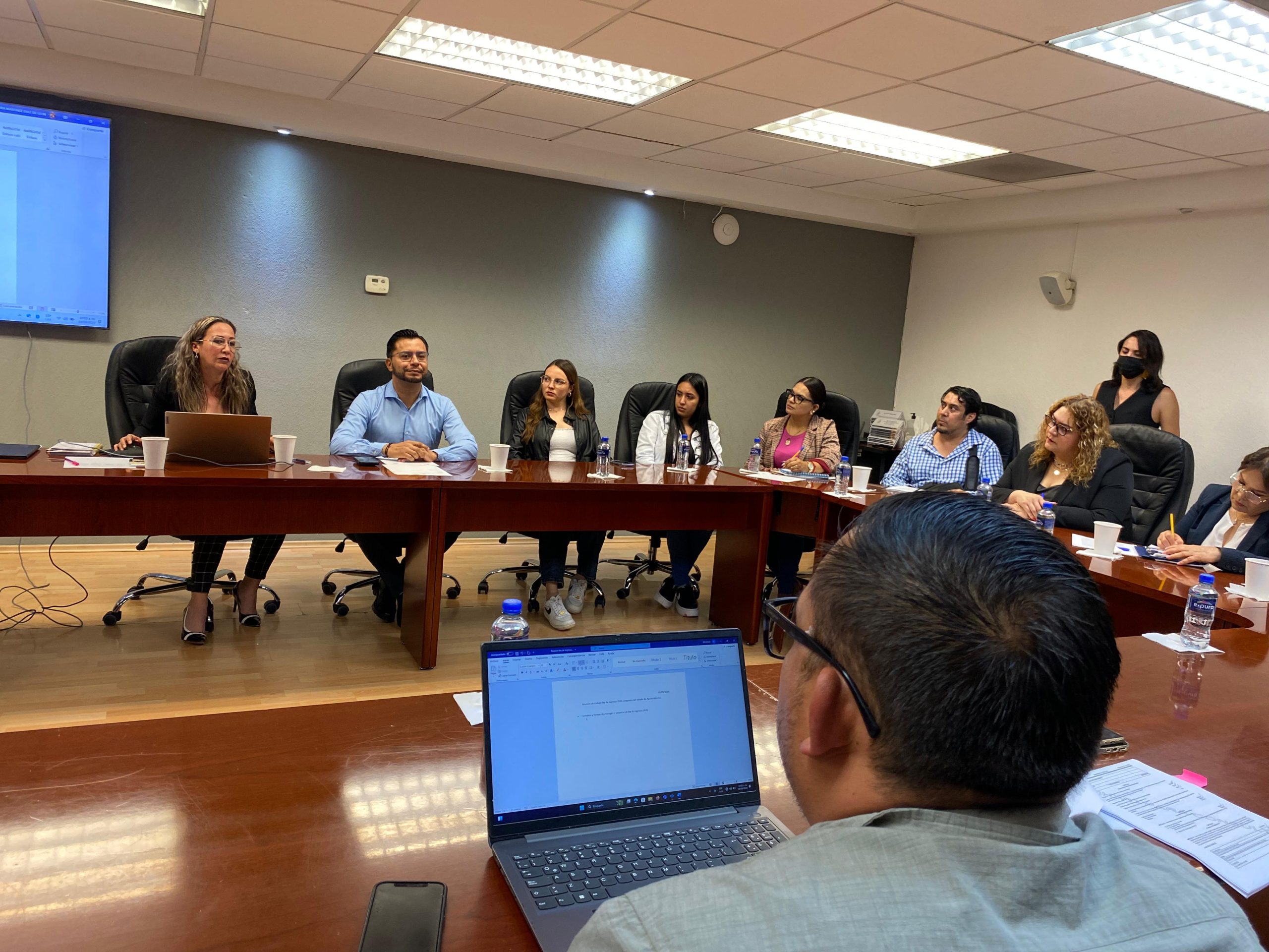 LUIS LEÓN TRABAJA CON LOS 11 MUNICIPIOS PARA LA ELABORACIÓN RESPONSABLE DE SUS LEYES DE INGRESOS 2026