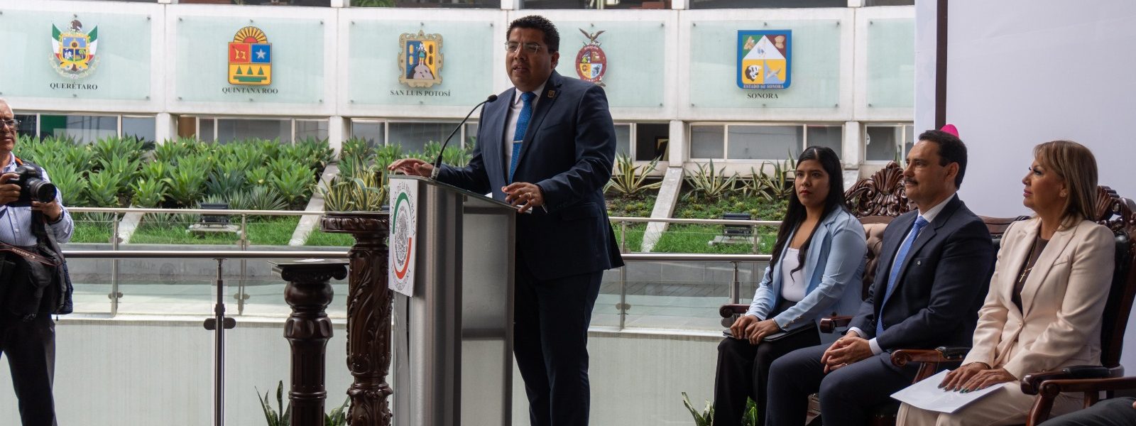 Muebleros de Jesús María Llegan al Senado a exponer su trabajo