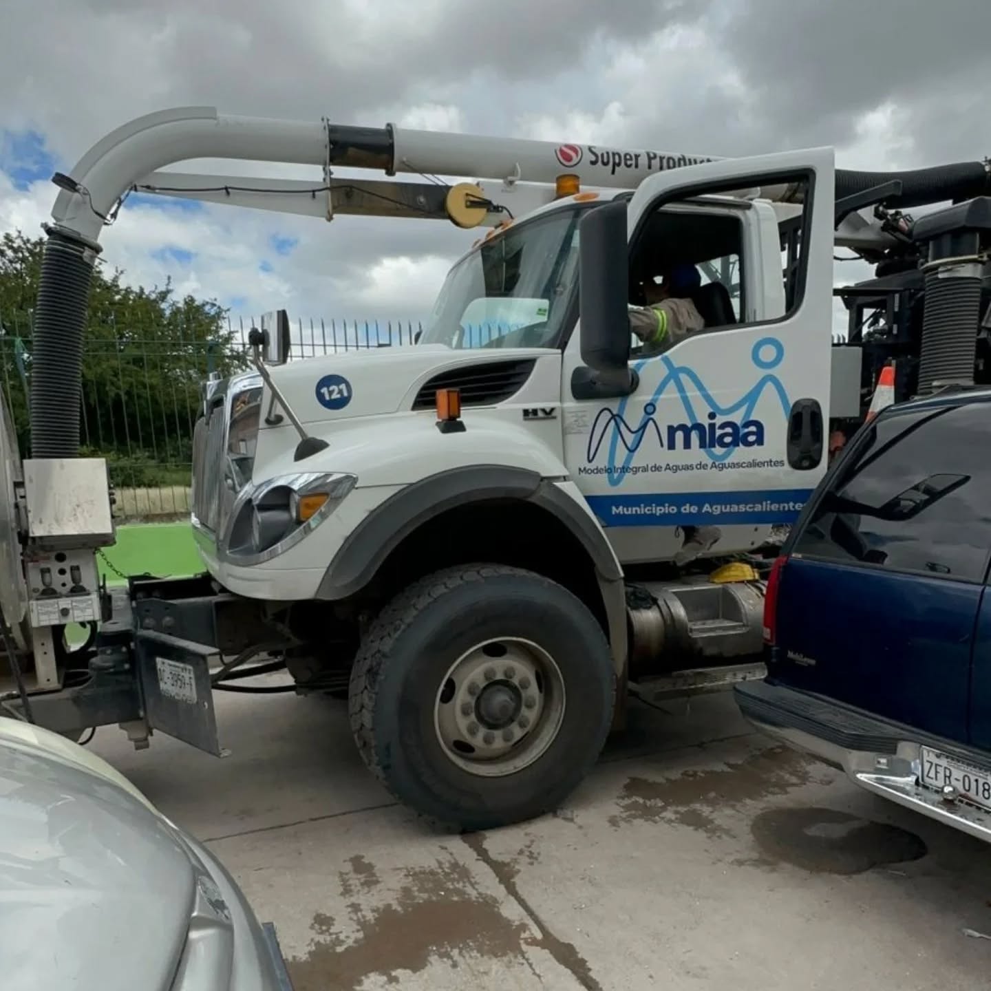 Estamos realizando trabajos de desazolve en la zona oriente de la ciudad con el objetivo de solucionar la problemática de alcantarillas que se encuentran taponeadas por basura y escombro