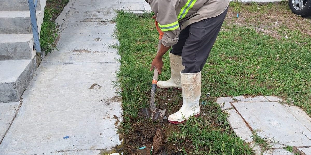 Realizamos la reparación de una fuga de agua potable, en la cual sustituimos las piezas dañadas para solucionar el problema.