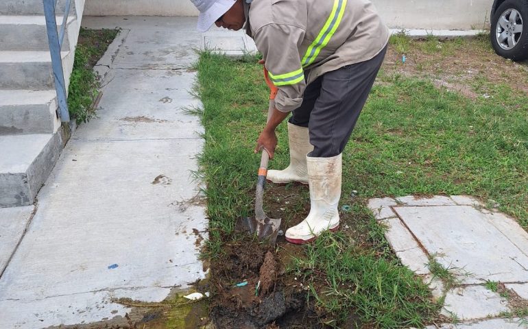 Realizamos la reparación de una fuga de agua potable, en la cual sustituimos las piezas dañadas para solucionar el problema.