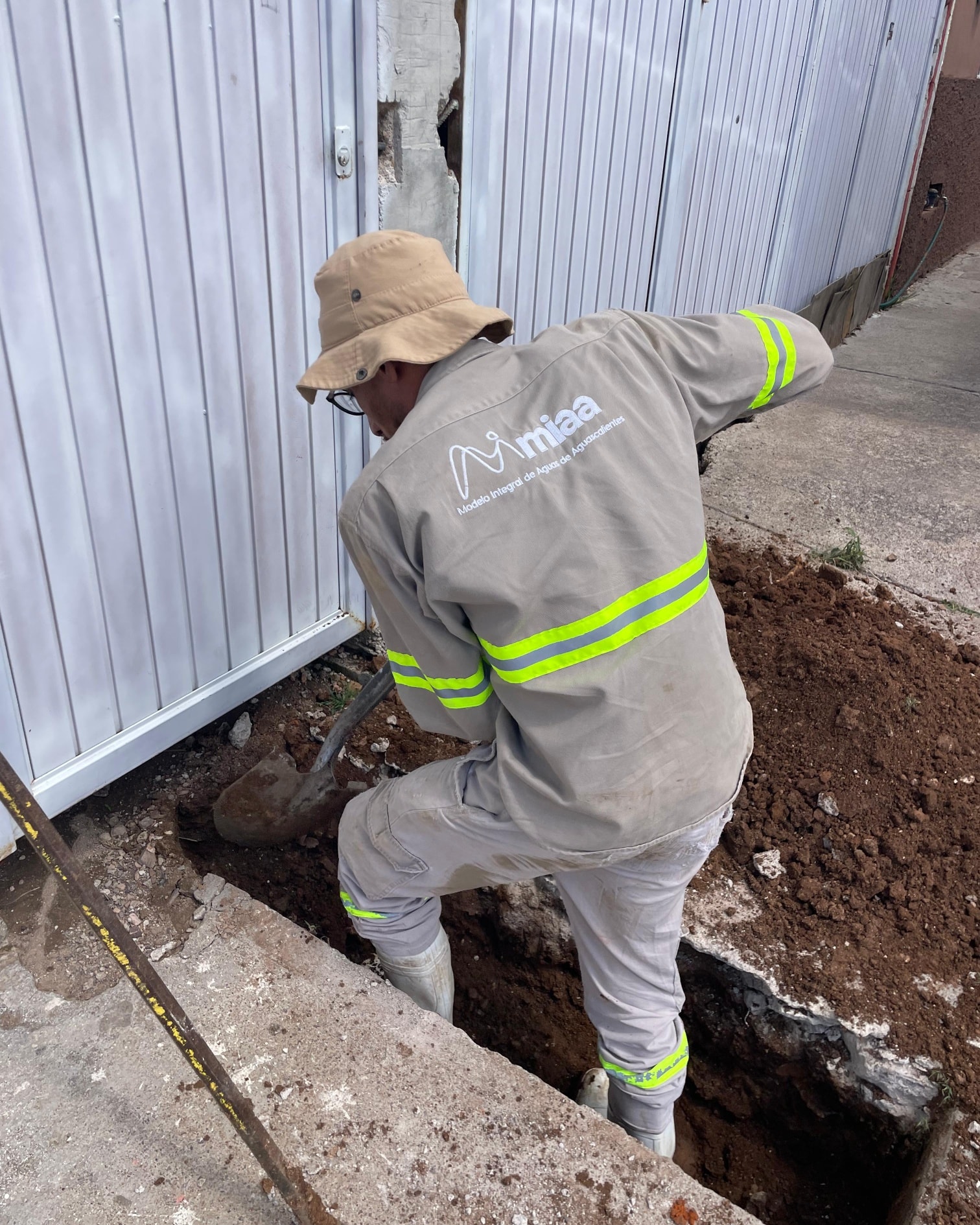Realizamos un sondeo para determinar la falla o posible fuga de agua potable en un domicilio.