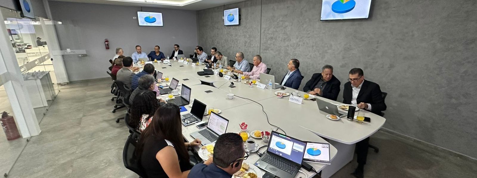 ✅💧 Hoy llevamos a cabo la sesión mensual del Consejo Directivo de MIAA, donde se revisaron avances, proyectos y acciones estratégicas para continuar garantizando un mejor servicio de agua potable y alcantarillado a la ciudadanía