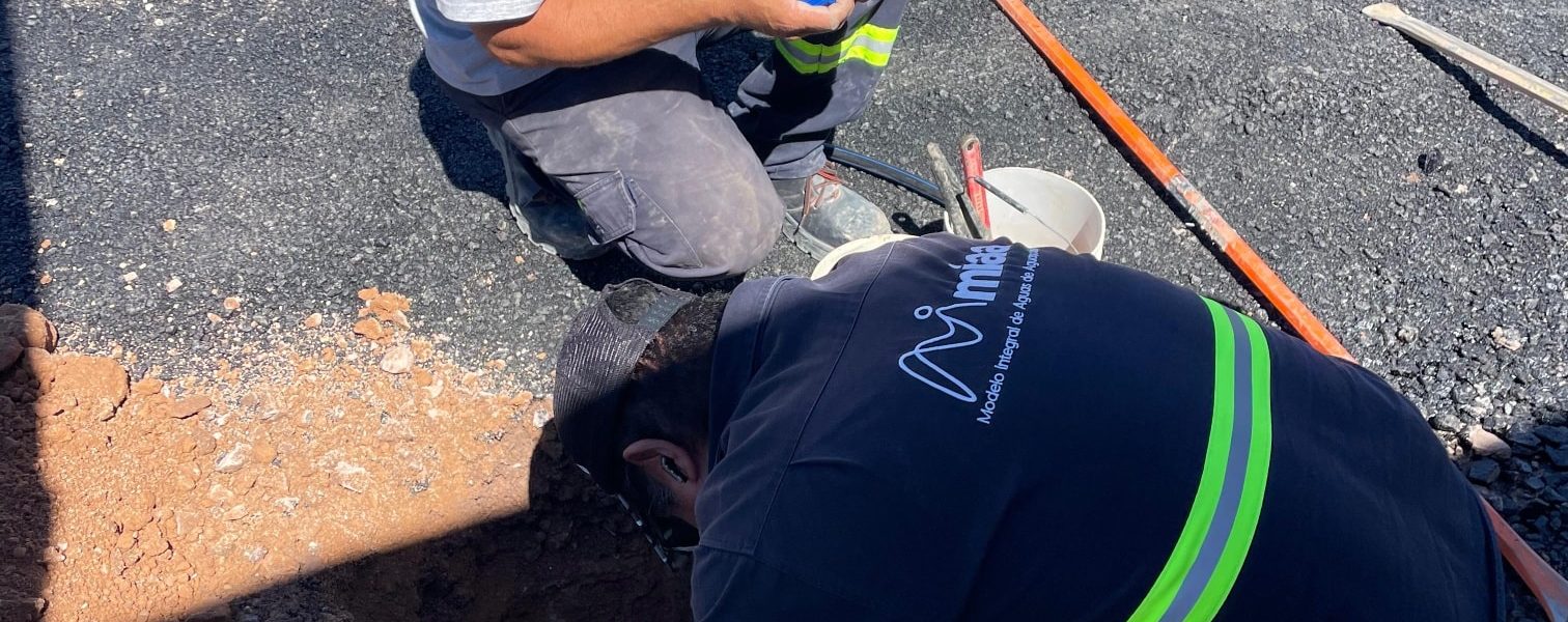 Realizaremos la reparación de una fuga de agua potable la cual se originó por el daño de una pieza de conexión.